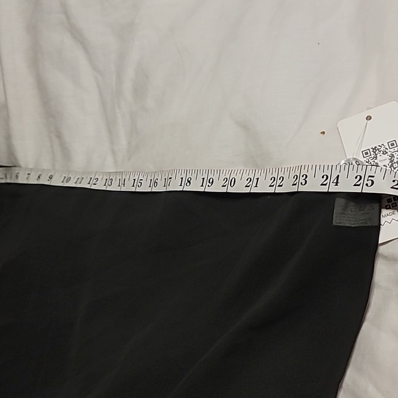 NWT BLACK SARONG  SCARF WITH GENEROUS SIZING FOR STYLING. XL - Picture 4 of 9